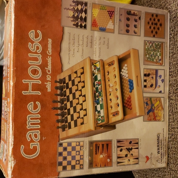 Cardinal Family 10 Game Centre Board Games - Picture 1 of 1